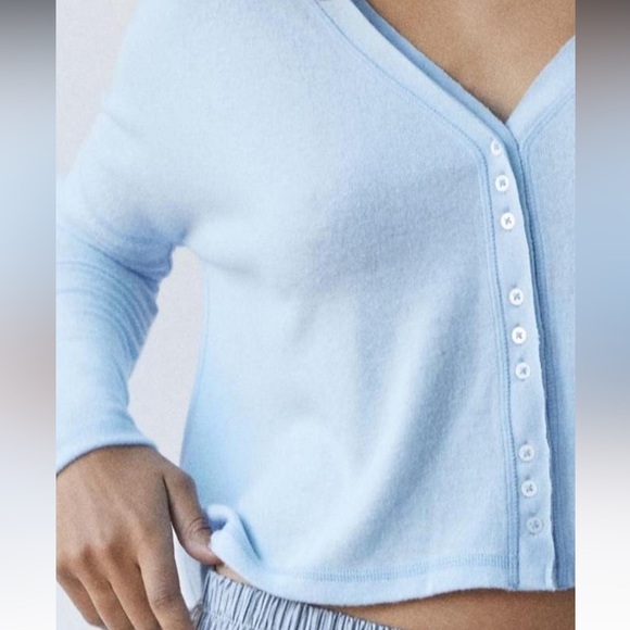 OUT FROM UNDER WOMEN’S BOUNCE PLUSH CHLOE BUTTON-UP TOP LONG SLEEVE NWOT SIZE XS - Picture 2 of 3